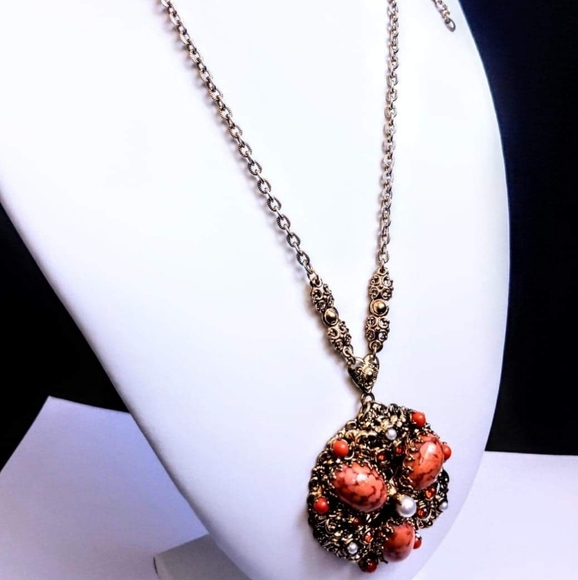 Vintage Made in East Germany Coral necklace in Gold - Picture 4 of 8
